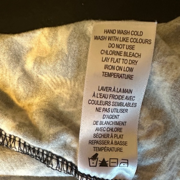 🌸Ricki's Black and White Bird Pattern sleeveless Top - Picture 8 of 9